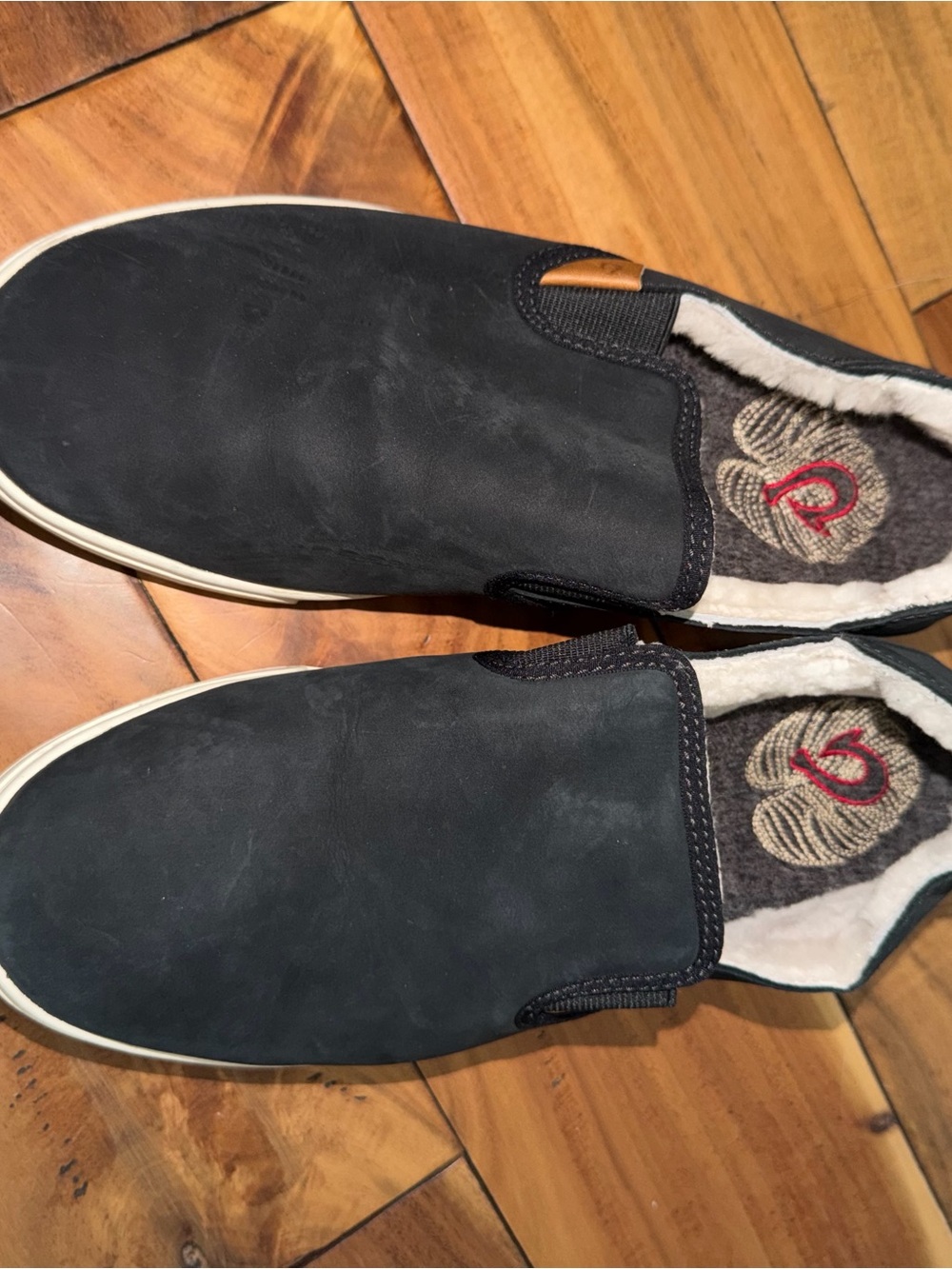 Olukai Pehuea Heu women’s sneakers sz9
